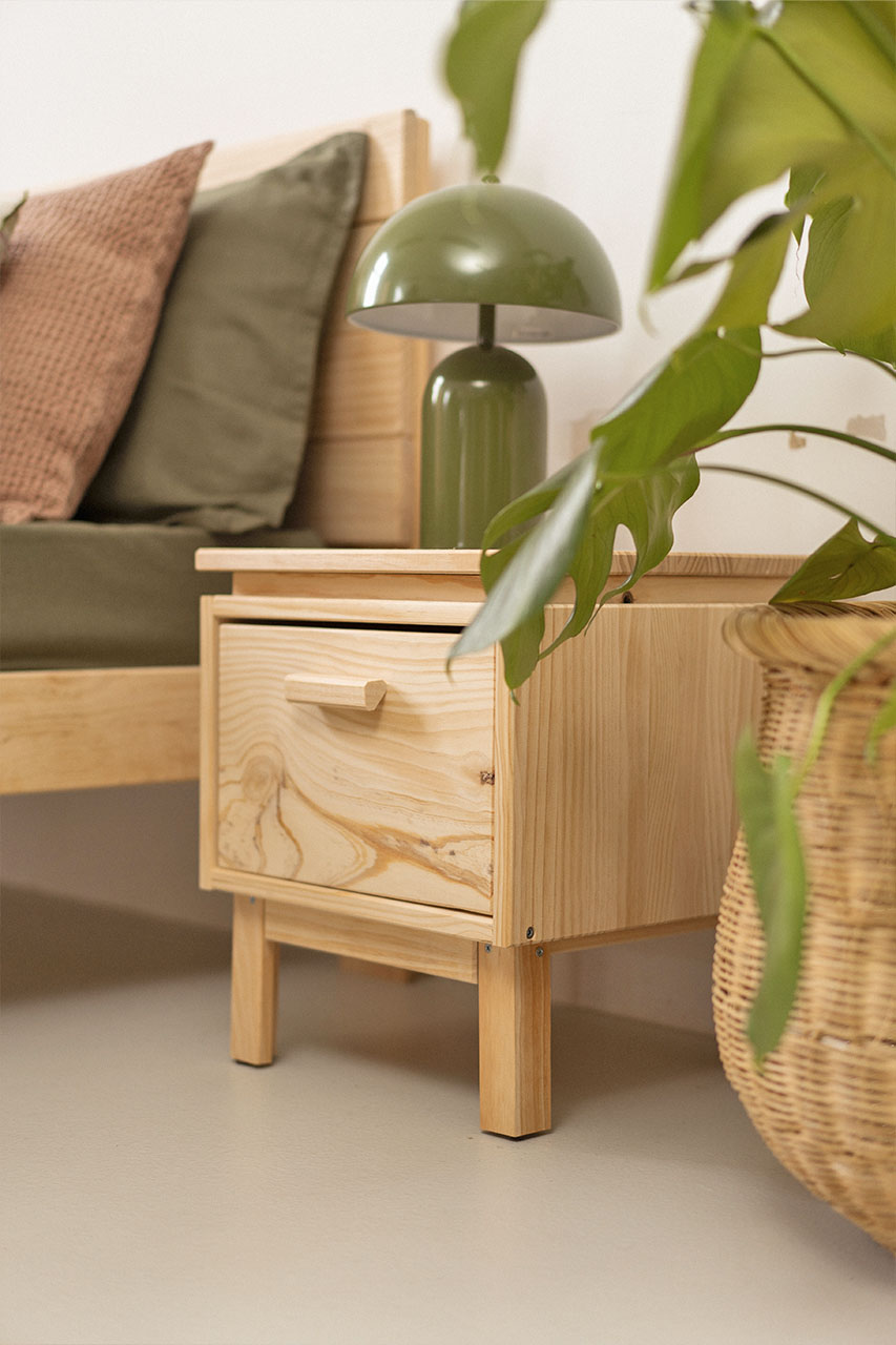 Imagen de ambiente 2 para:Mesita de noche peque&ntilde;a con caj&oacute;n